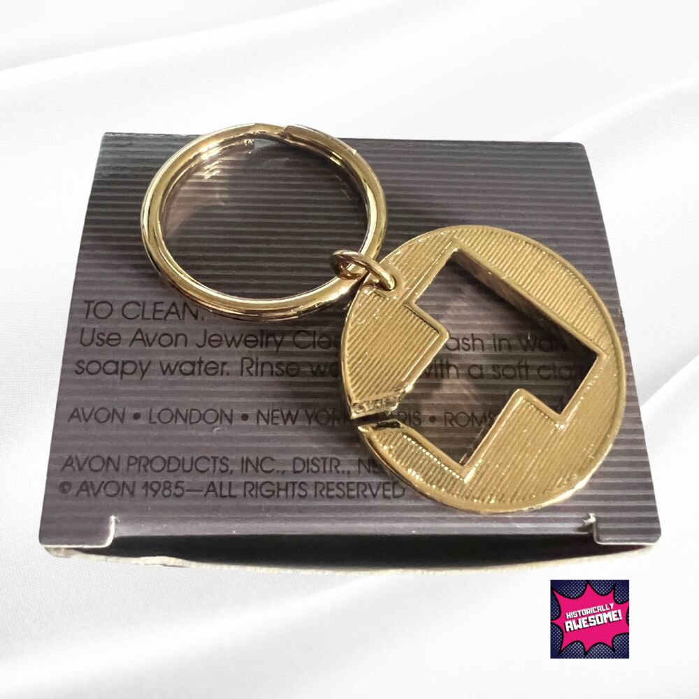 Rare Vintage 1985 Unisex "Interlocked Key Ring" by Avon - "T" - NIB